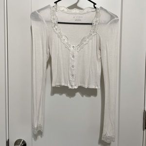 AE Long sleeve cropped lace shirt